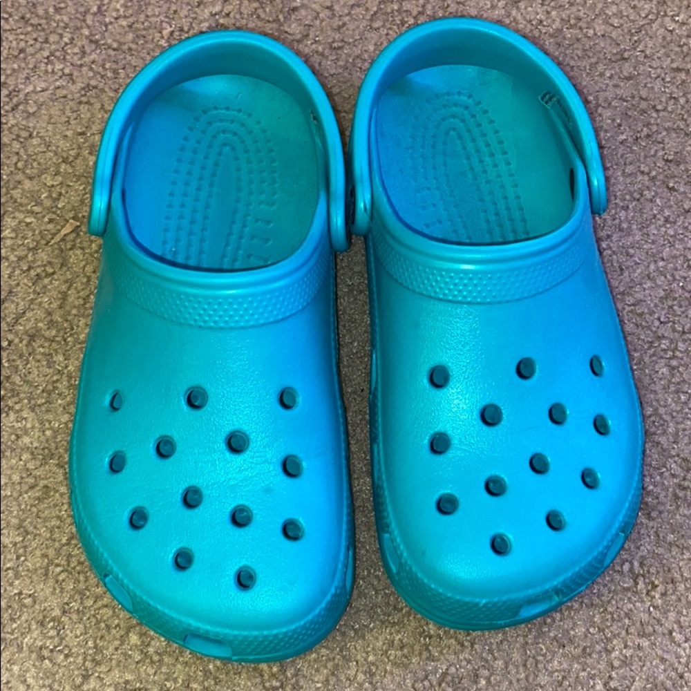 turquoise crocs